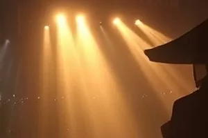 《凌晨四点的电台》深夜直播间调音台主视觉